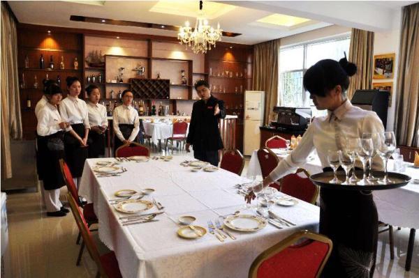 酒店管理專業(yè)讀研，餐飲服務方向性價比幾何？